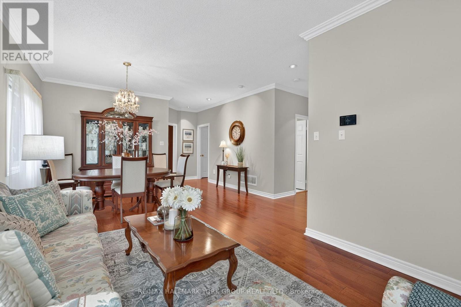 801 Surin Court, Newmarket, Ontario  L3Y 8R3 - Photo 8 - N13089342