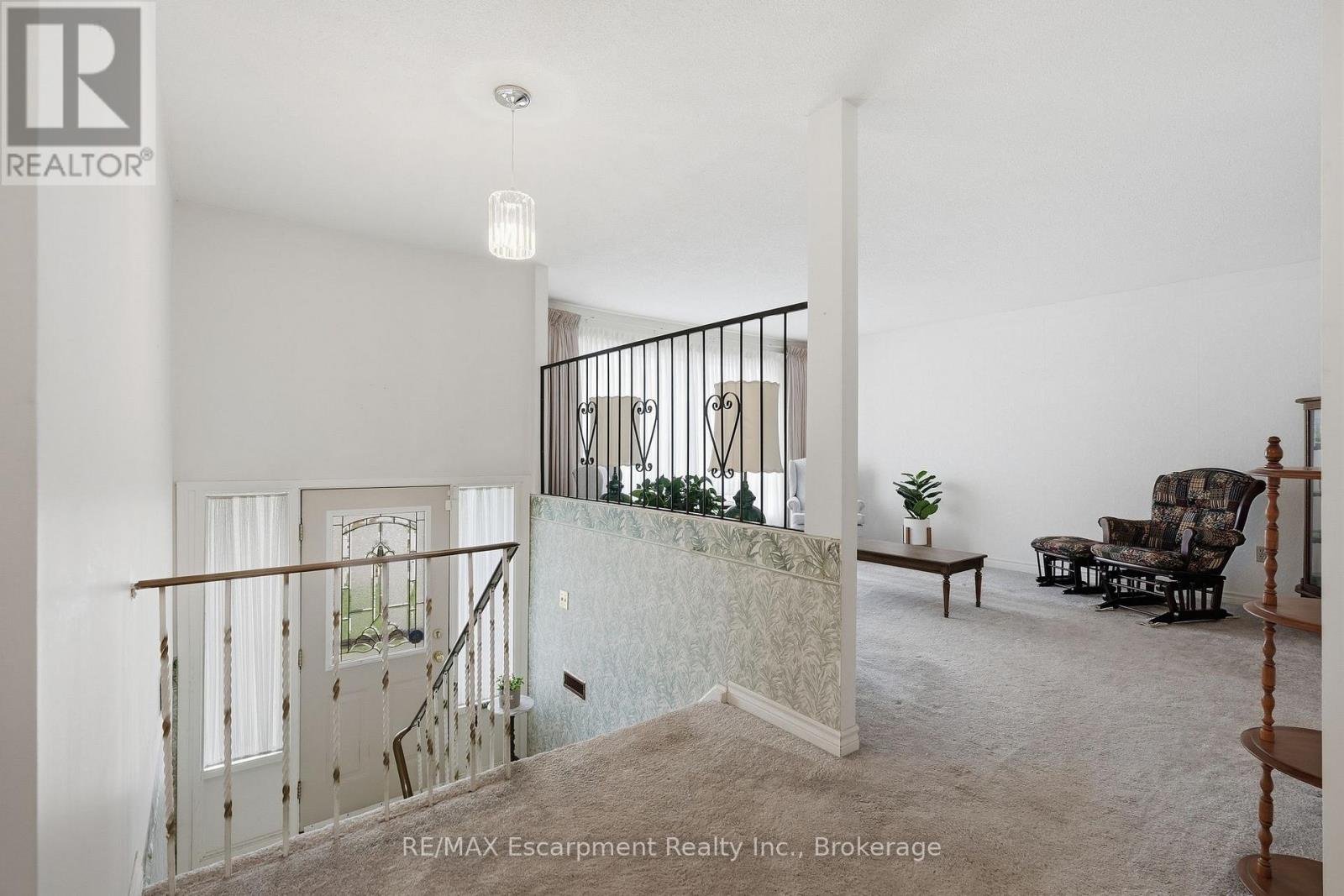 10 Farmingdale Crescent, Barrie (Cundles East), Ontario  L4M 5E5 - Photo 2 - S13098958