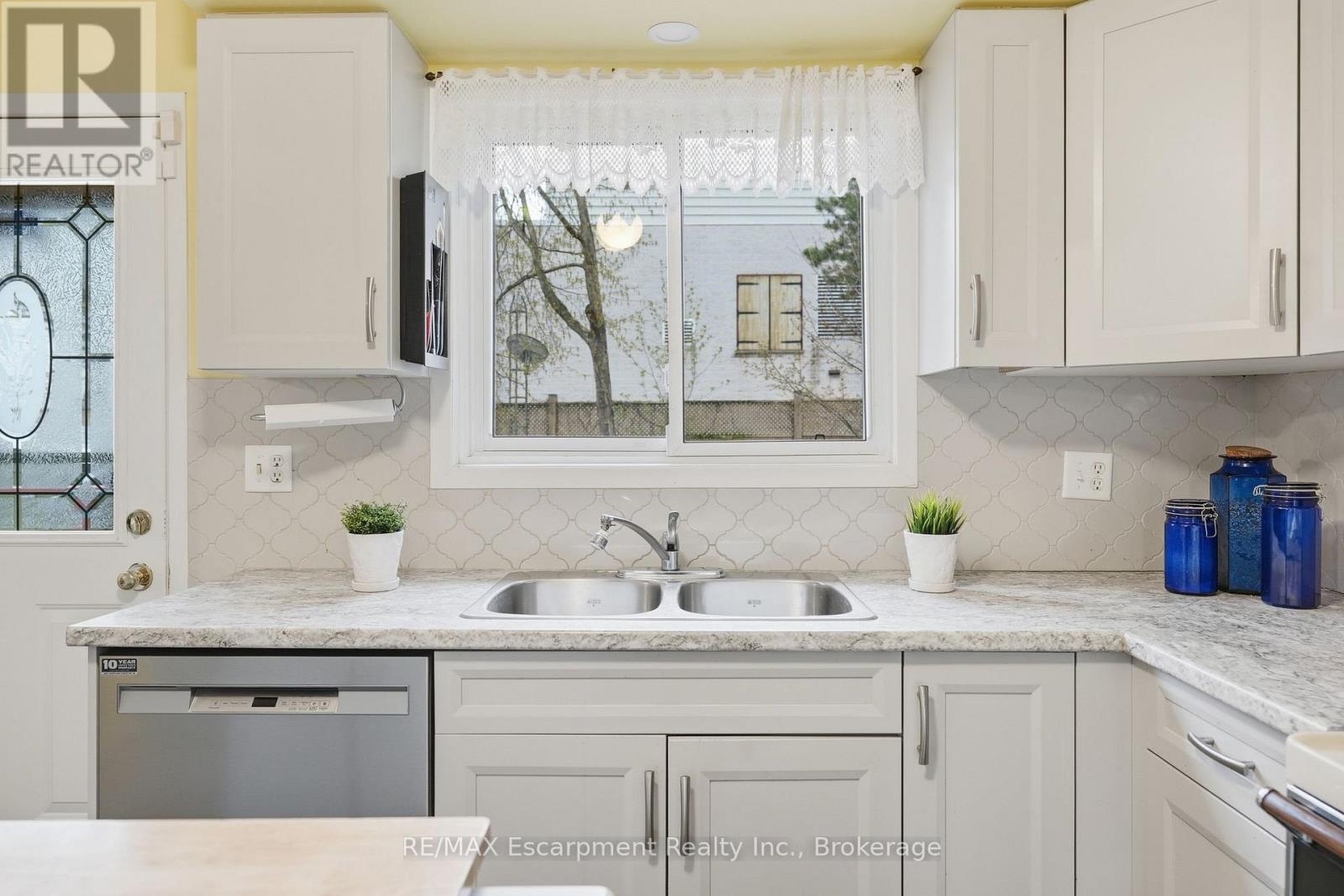 10 Farmingdale Crescent, Barrie (Cundles East), Ontario  L4M 5E5 - Photo 6 - S13098958