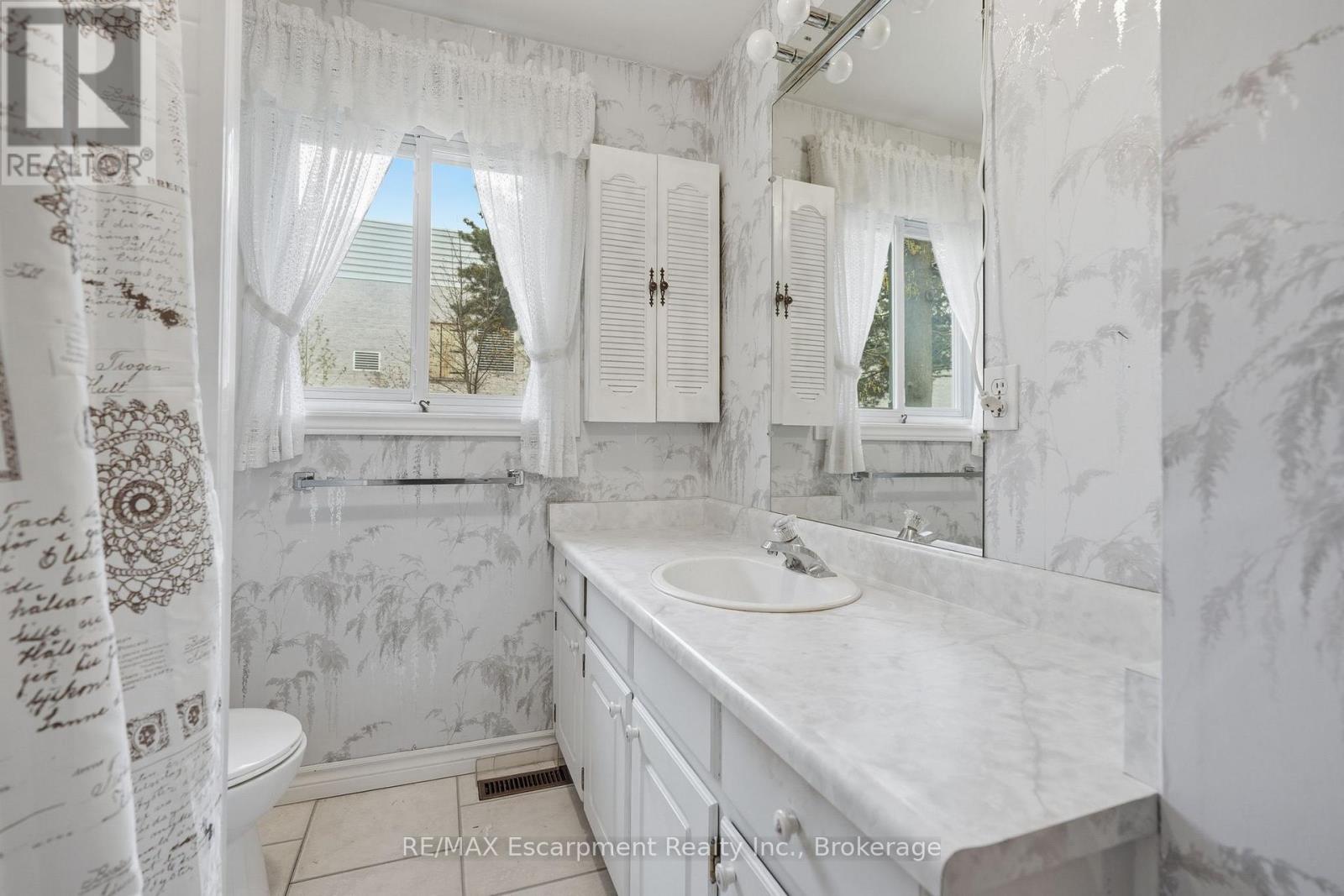 10 Farmingdale Crescent, Barrie (Cundles East), Ontario  L4M 5E5 - Photo 7 - S13098958