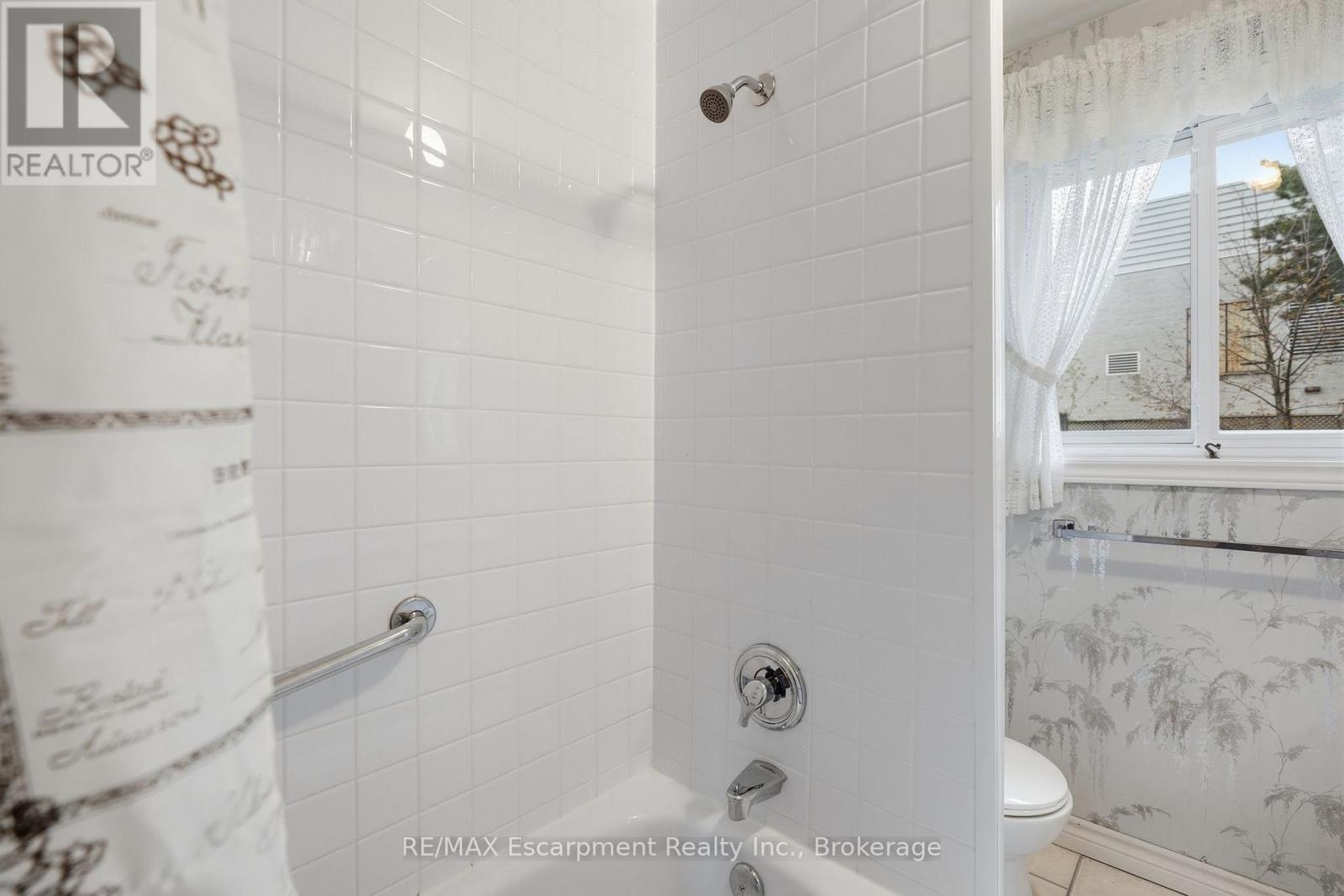 10 Farmingdale Crescent, Barrie (Cundles East), Ontario  L4M 5E5 - Photo 8 - S13098958