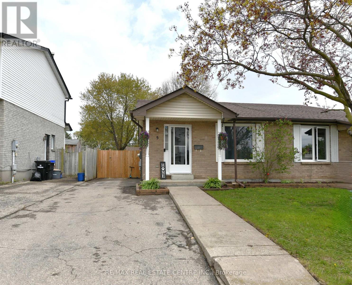 5 HARMONY COURT, Cambridge, Ontario