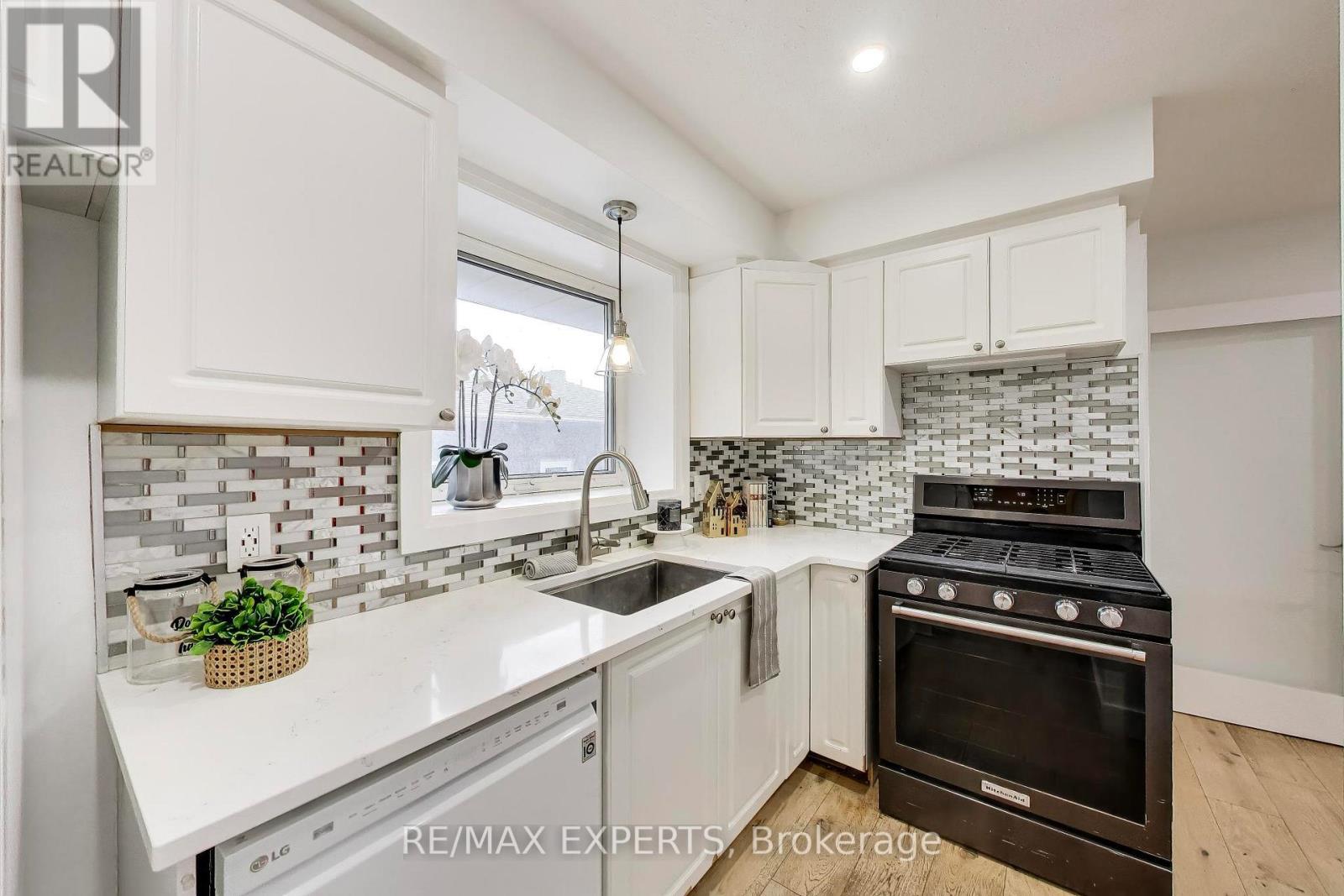26 Pinedale Drive, Kitchener, Ontario  N2E 1J7 - Photo 12 - X13098950