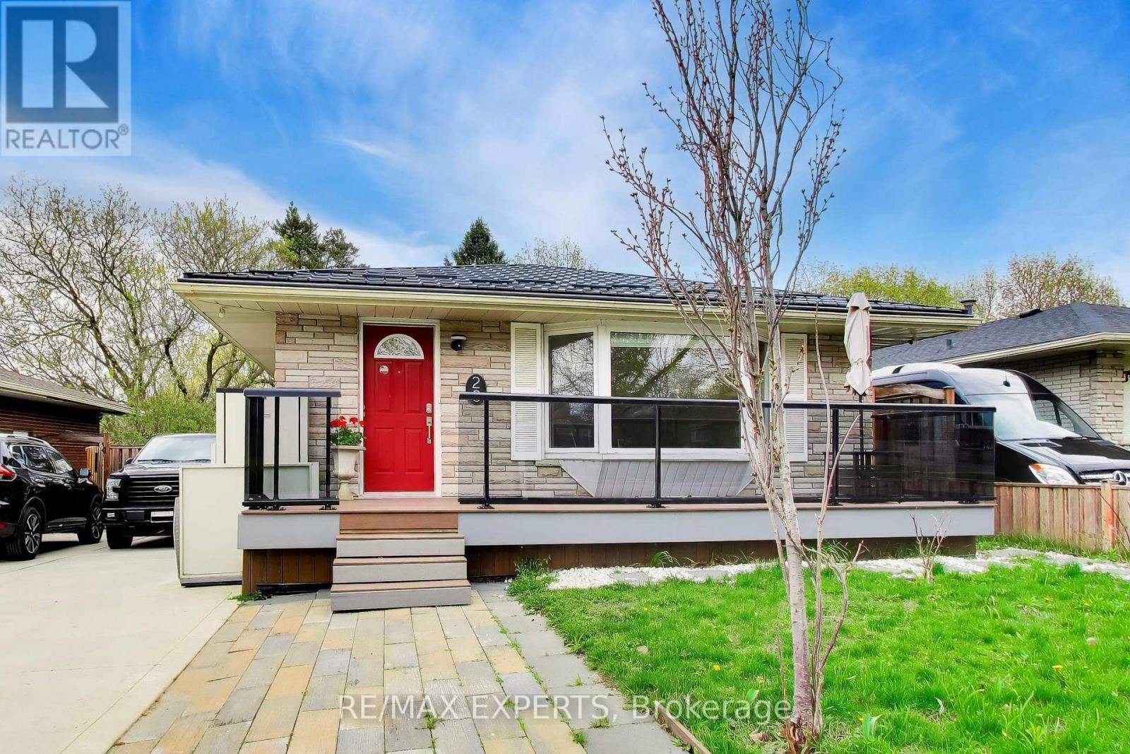 26 Pinedale Drive, Kitchener, Ontario  N2E 1J7 - Photo 3 - X13098950