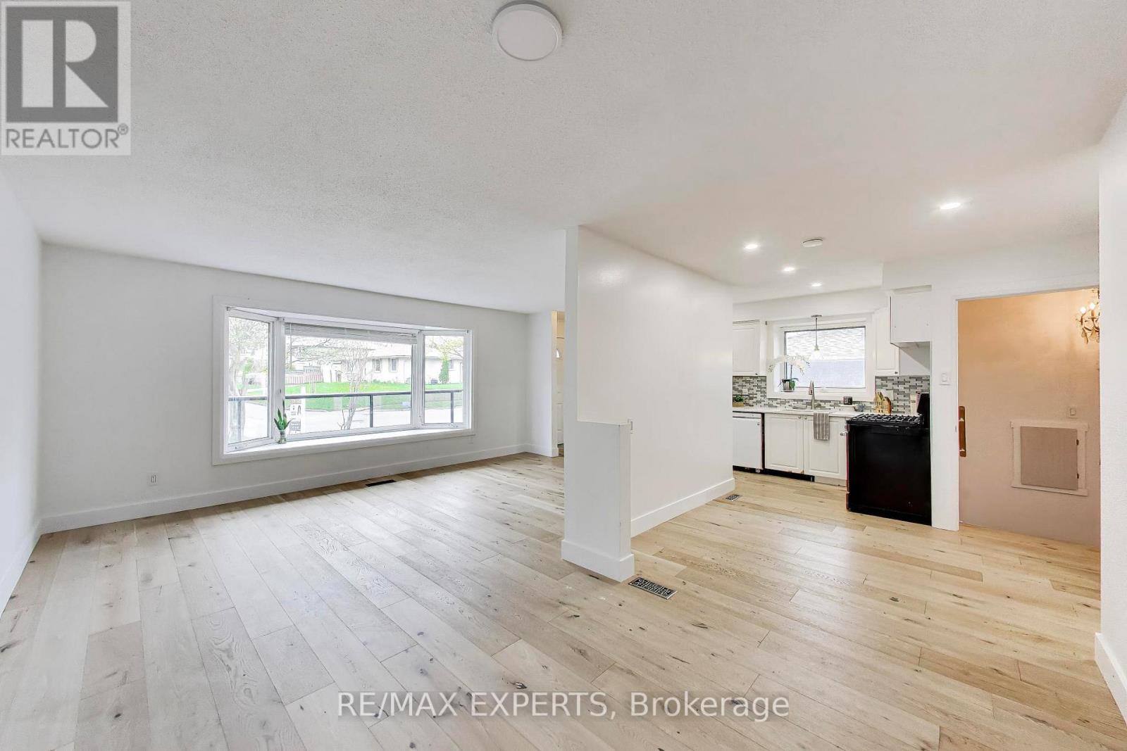 26 Pinedale Drive, Kitchener, Ontario  N2E 1J7 - Photo 8 - X13098950