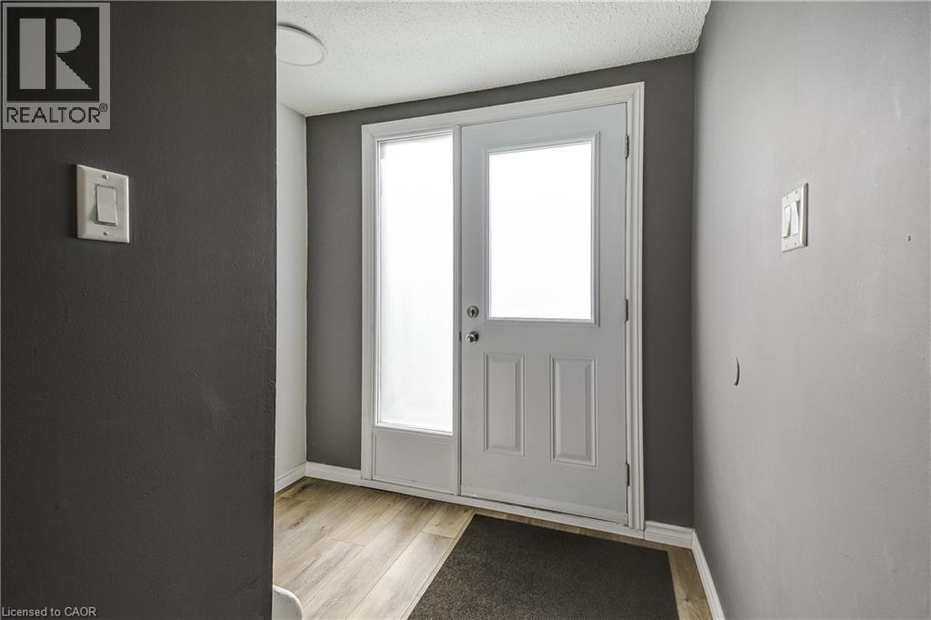 135 Chalmers Street S Unit# 18, Cambridge, Ontario  N1R 6M2 - Photo 2 - 40828265
