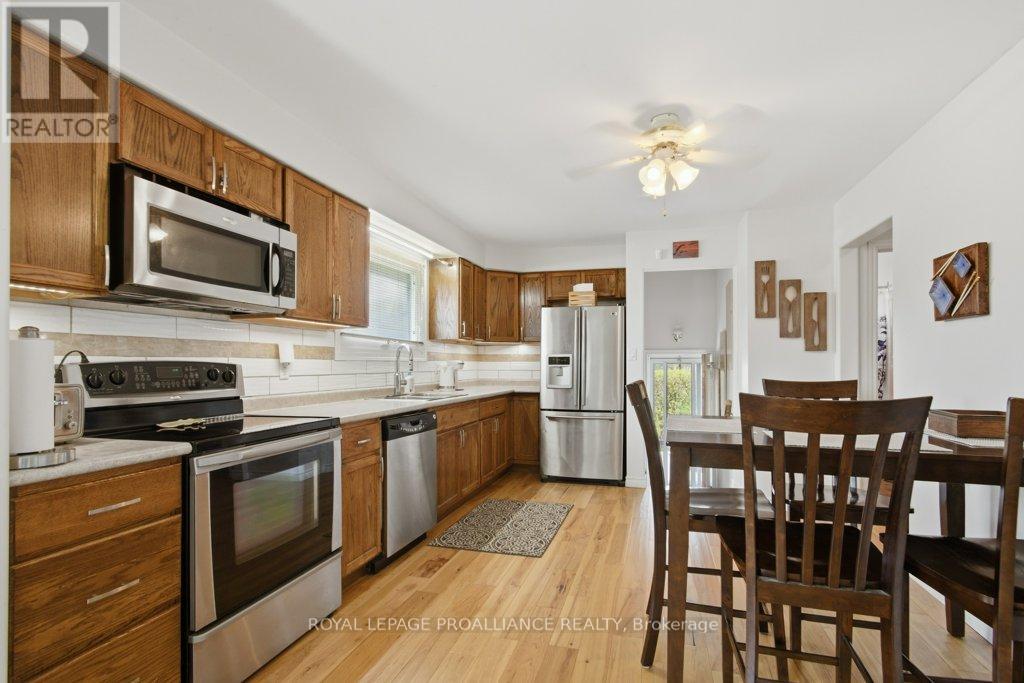 86 Store Street, Quinte West, Ontario  K8V 4J2 - Photo 14 - X13099038