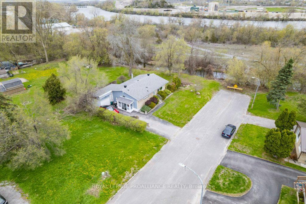 86 Store Street, Quinte West, Ontario  K8V 4J2 - Photo 5 - X13099038