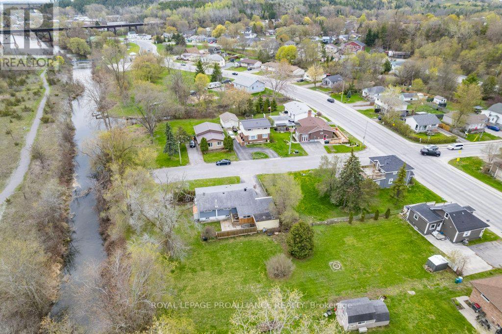 86 Store Street, Quinte West, Ontario  K8V 4J2 - Photo 9 - X13099038