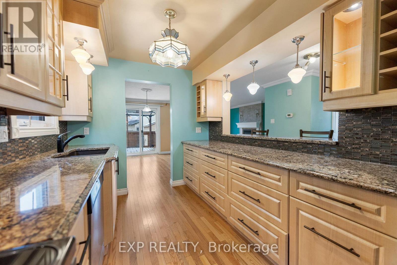 1626 Prestwick Drive, Ottawa, Ontario  K1E 2Y1 - Photo 5 - X13098984