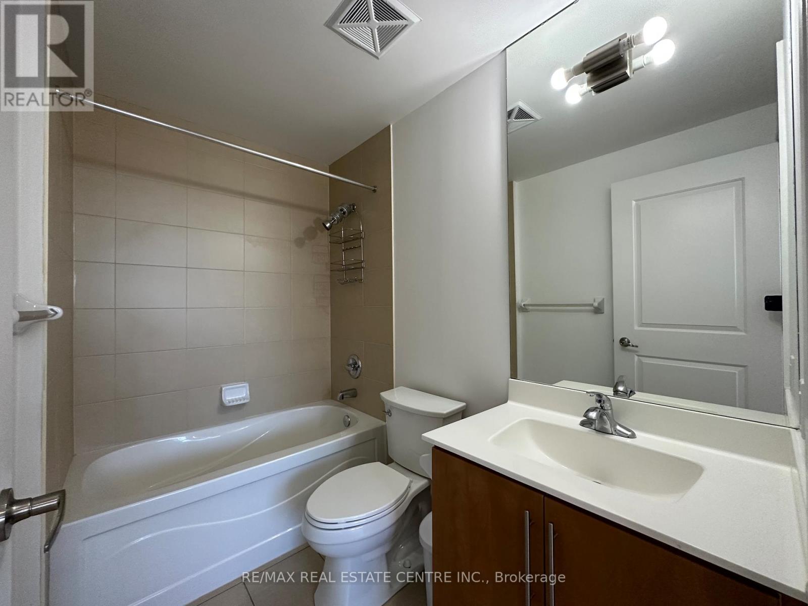 2208 - 330 Burnhamthorpe Road W, Mississauga, Ontario  L5B 0E1 - Photo 14 - W13073874