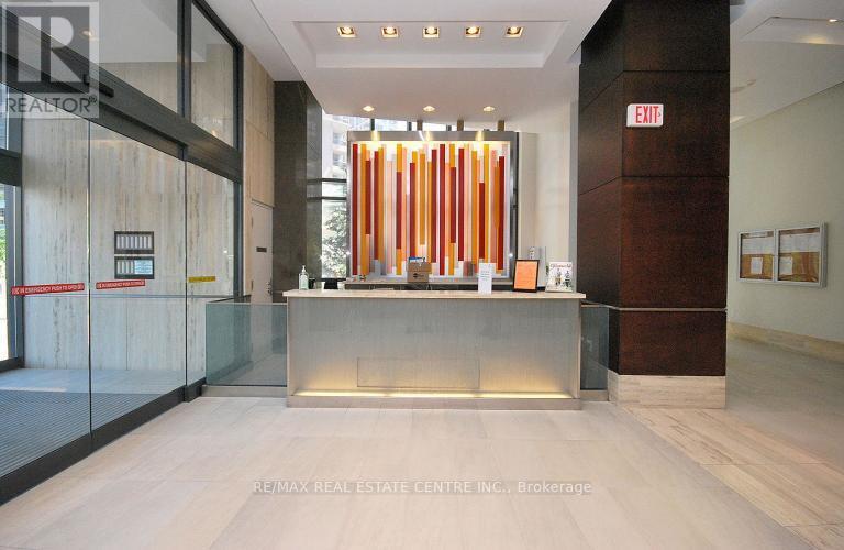 2208 - 330 Burnhamthorpe Road W, Mississauga, Ontario  L5B 0E1 - Photo 2 - W13073874