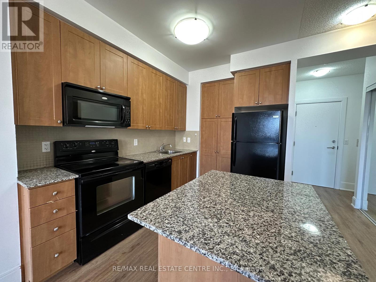 2208 - 330 Burnhamthorpe Road W, Mississauga, Ontario  L5B 0E1 - Photo 8 - W13073874