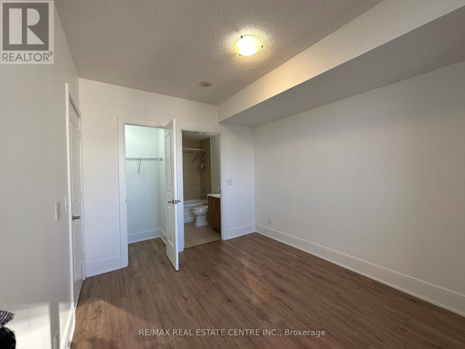 2208 - 330 Burnhamthorpe Road W, Mississauga, Ontario  L5B 0E1 - Photo 12 - W13073874