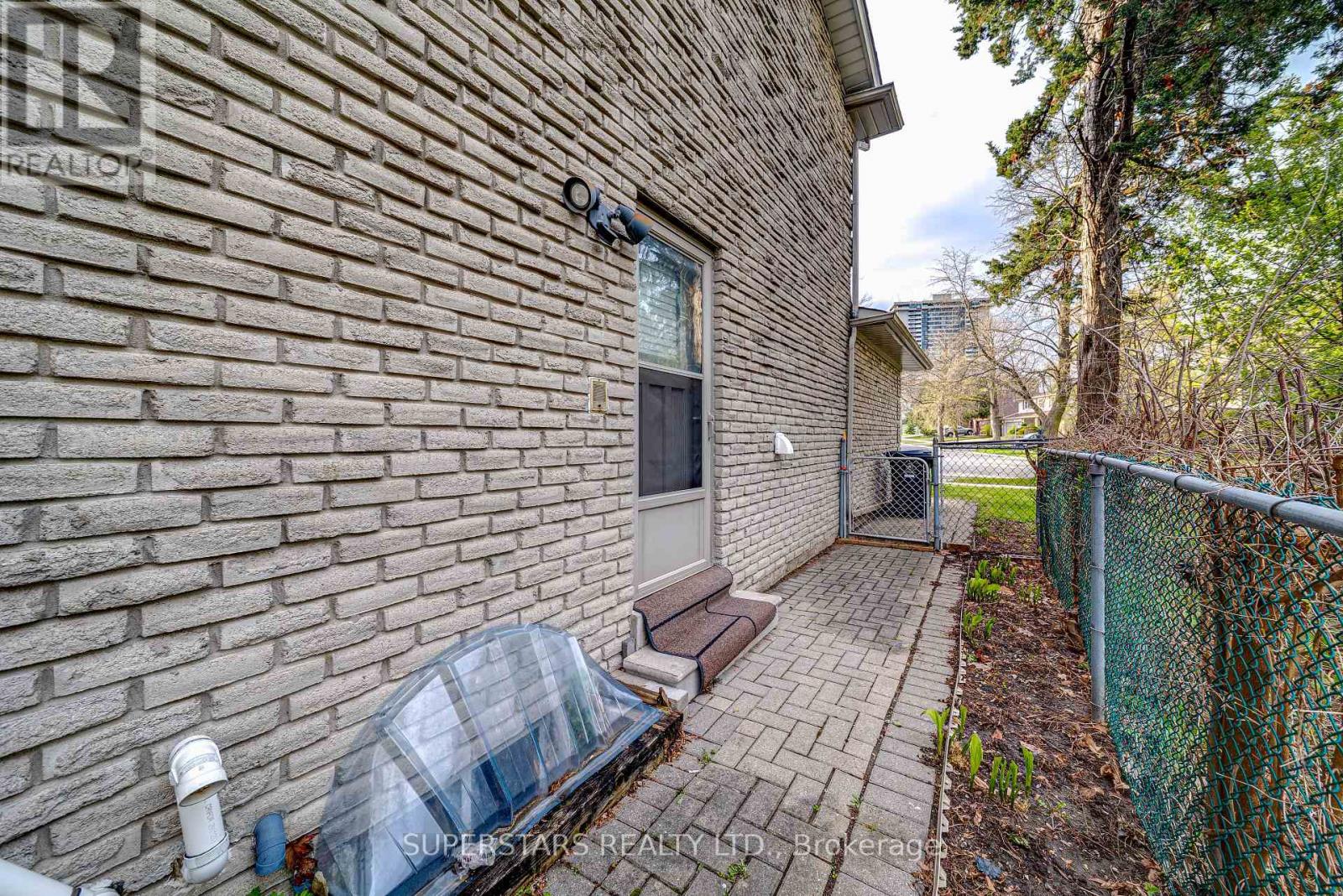 76 Hobart Drive, Toronto, Ontario  M2J 3J7 - Photo 36 - C13098952