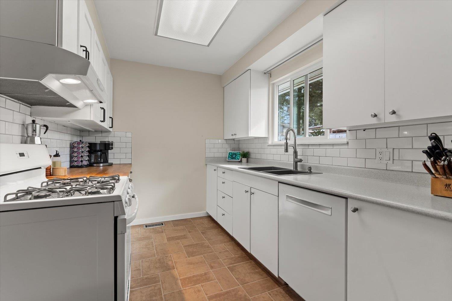 34452 York Avenue, Abbotsford, British Columbia  V2S 2W9 - Photo 8 - R3098367