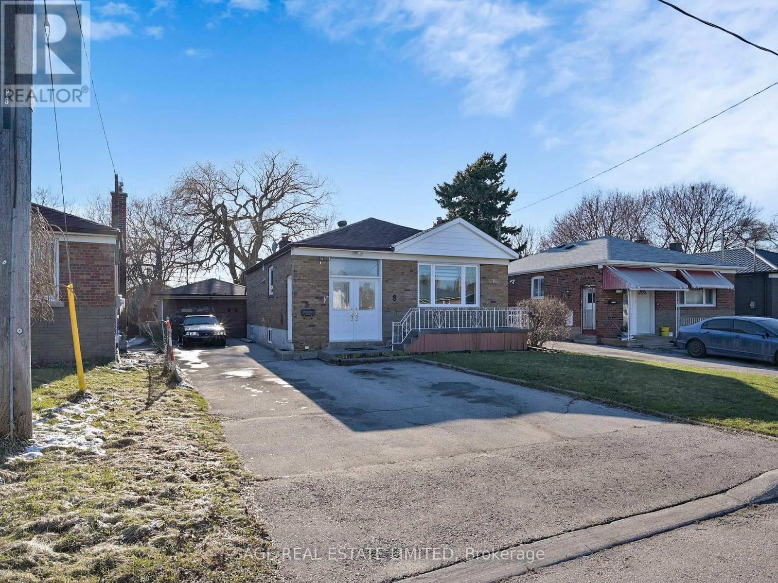 8 Lombardy Crescent, Toronto, Ontario  M1K 4N8 - Photo 1 - E13098966