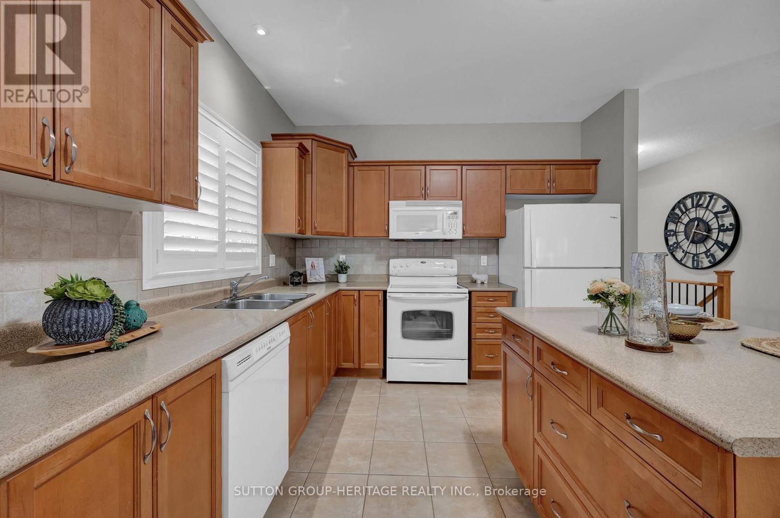 951 Barbados Street, Oshawa, Ontario  L1J 0A6 - Photo 13 - E13099106