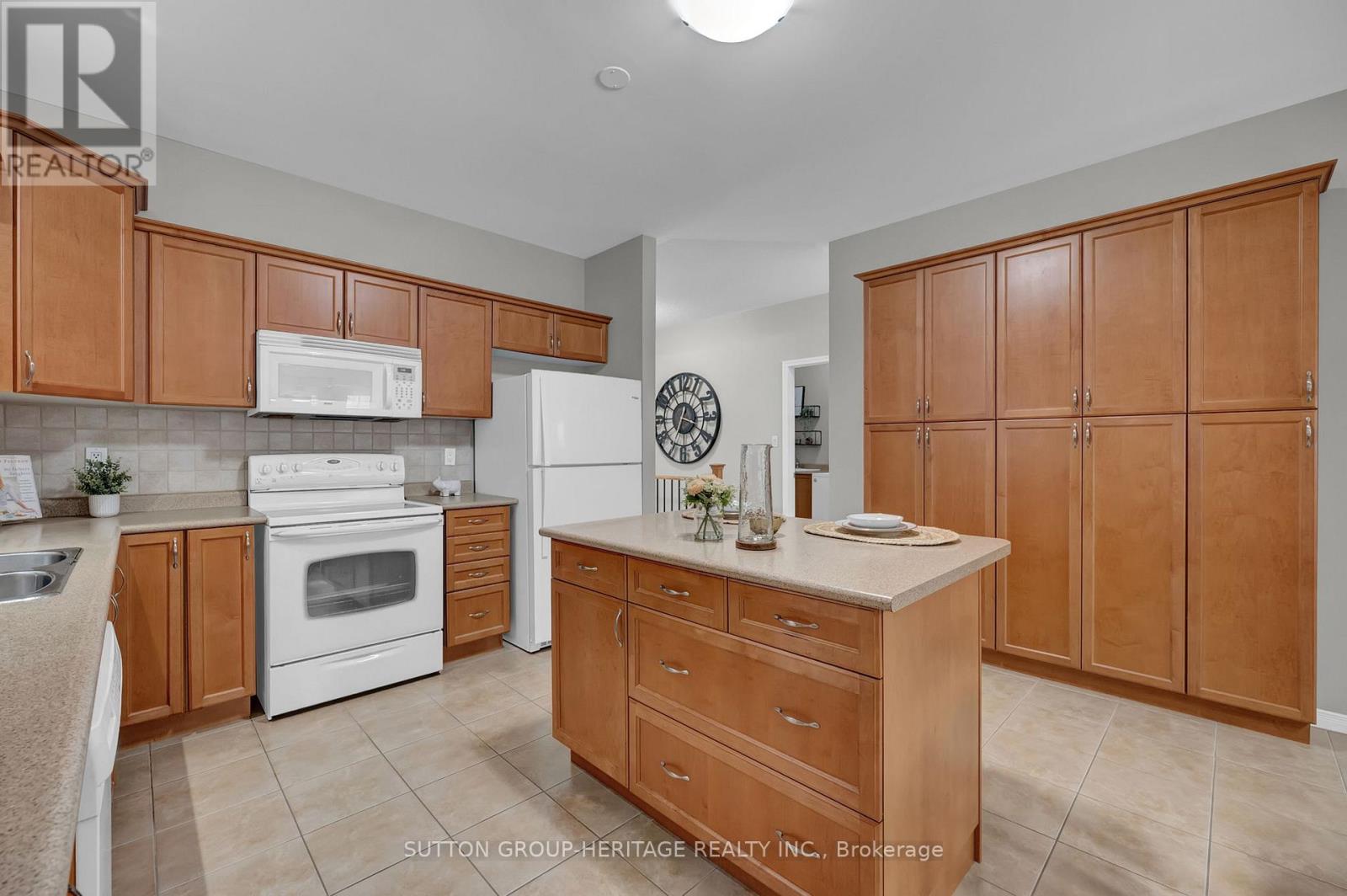 951 Barbados Street, Oshawa, Ontario  L1J 0A6 - Photo 14 - E13099106