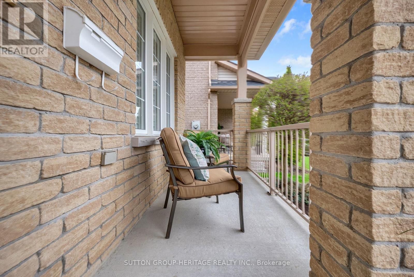 951 Barbados Street, Oshawa, Ontario  L1J 0A6 - Photo 2 - E13099106