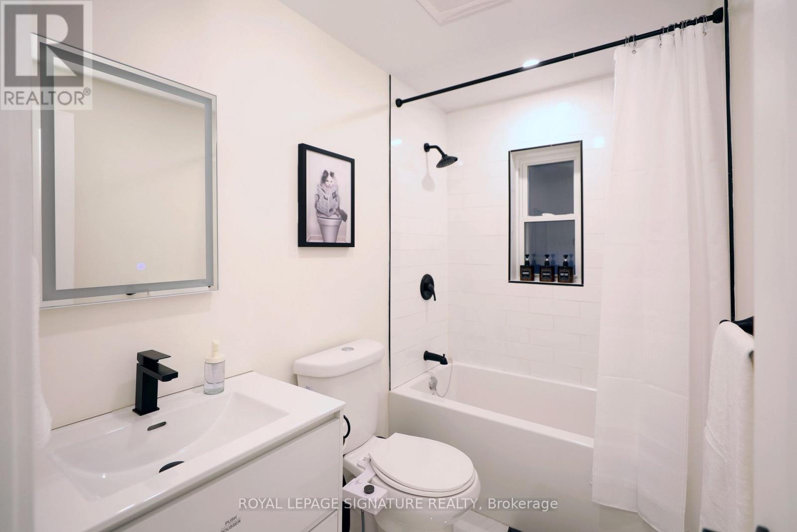 Upper - 36 Tennis Crescent, Toronto, Ontario  M4K 1J3 - Photo 11 - E13099116