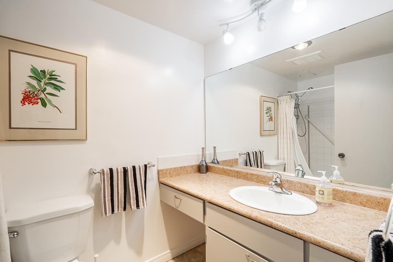 206 15020 North Bluff Road, White Rock, British Columbia  V4B 5A4 - Photo 11 - R3121005