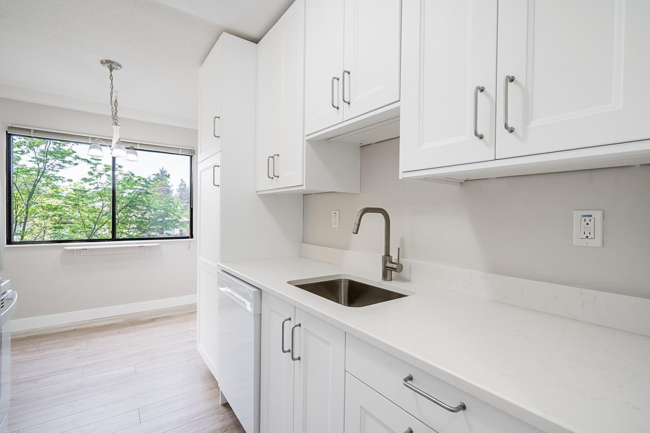 206 15020 North Bluff Road, White Rock, British Columbia  V4B 5A4 - Photo 7 - R3121005