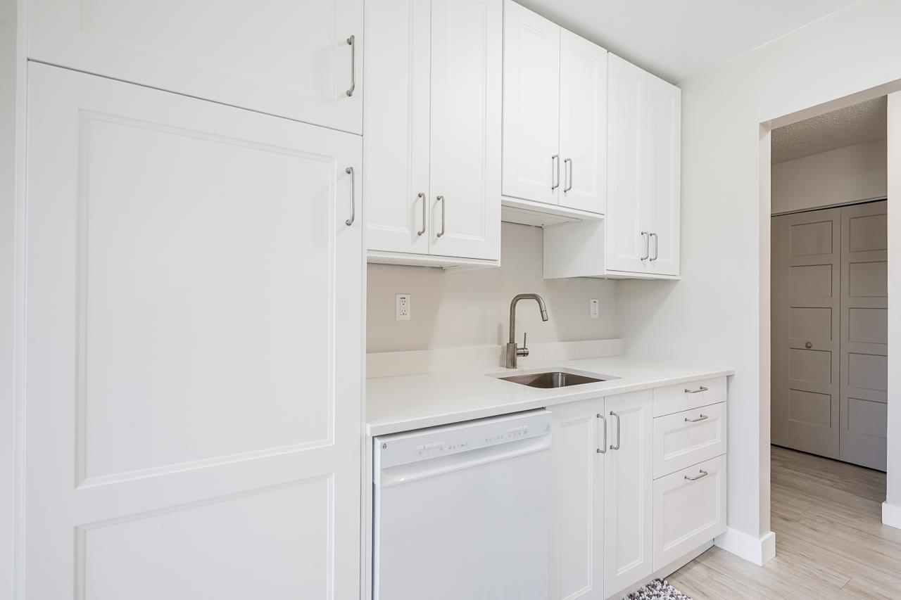 206 15020 North Bluff Road, White Rock, British Columbia  V4B 5A4 - Photo 6 - R3121005