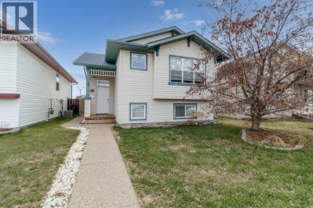 36 Lanterman Close, Red Deer, Alberta  T4R 3K3 - Photo 2 - A2308834