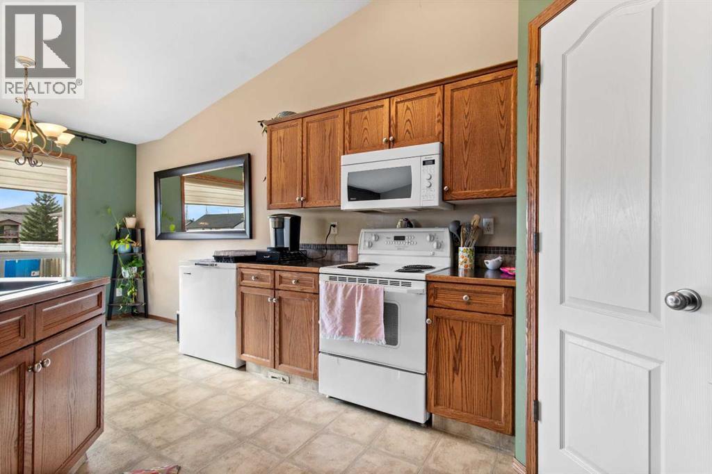 36 Lanterman Close, Red Deer, Alberta  T4R 3K3 - Photo 8 - A2308834