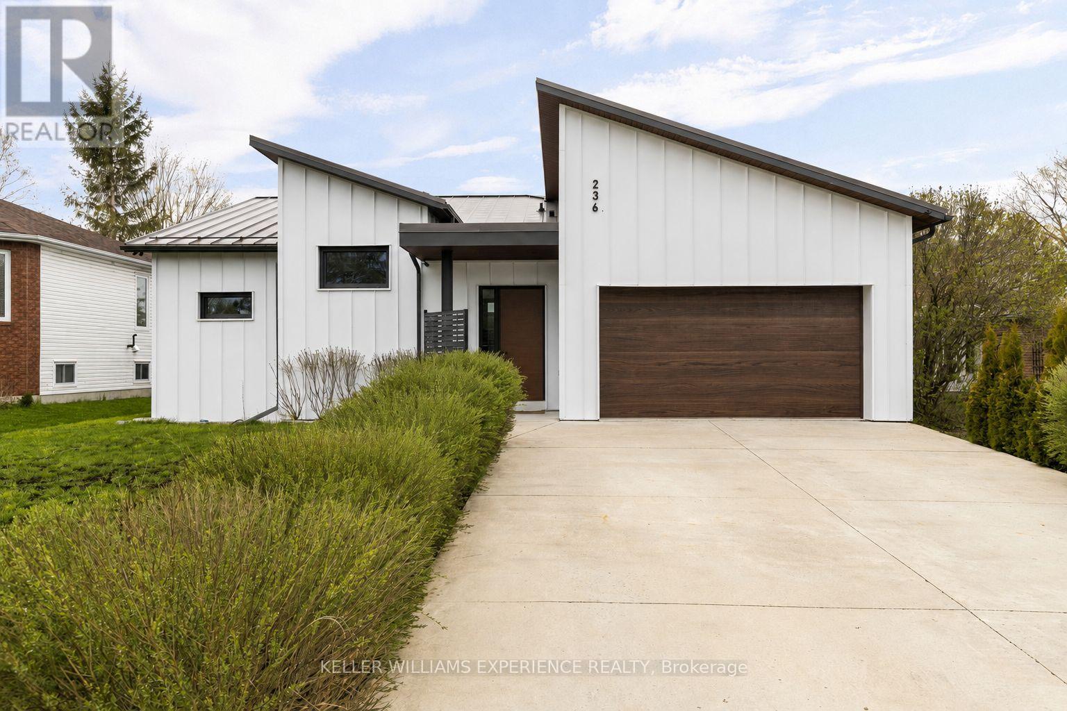 236 COX MILL ROAD, Barrie, Ontario