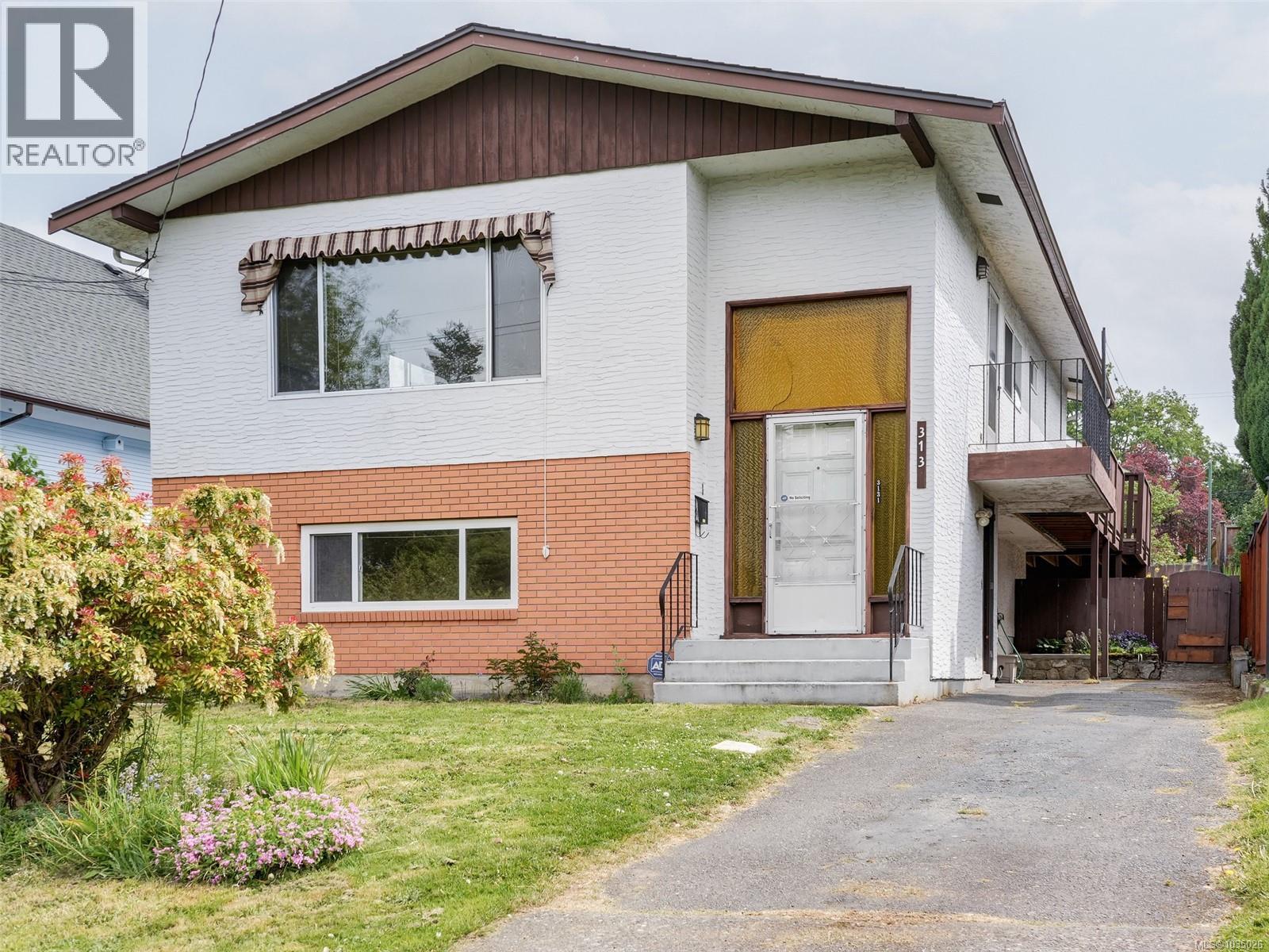 3131 Yew St, Victoria, British Columbia  V8X 1M7 - Photo 1 - 1035026