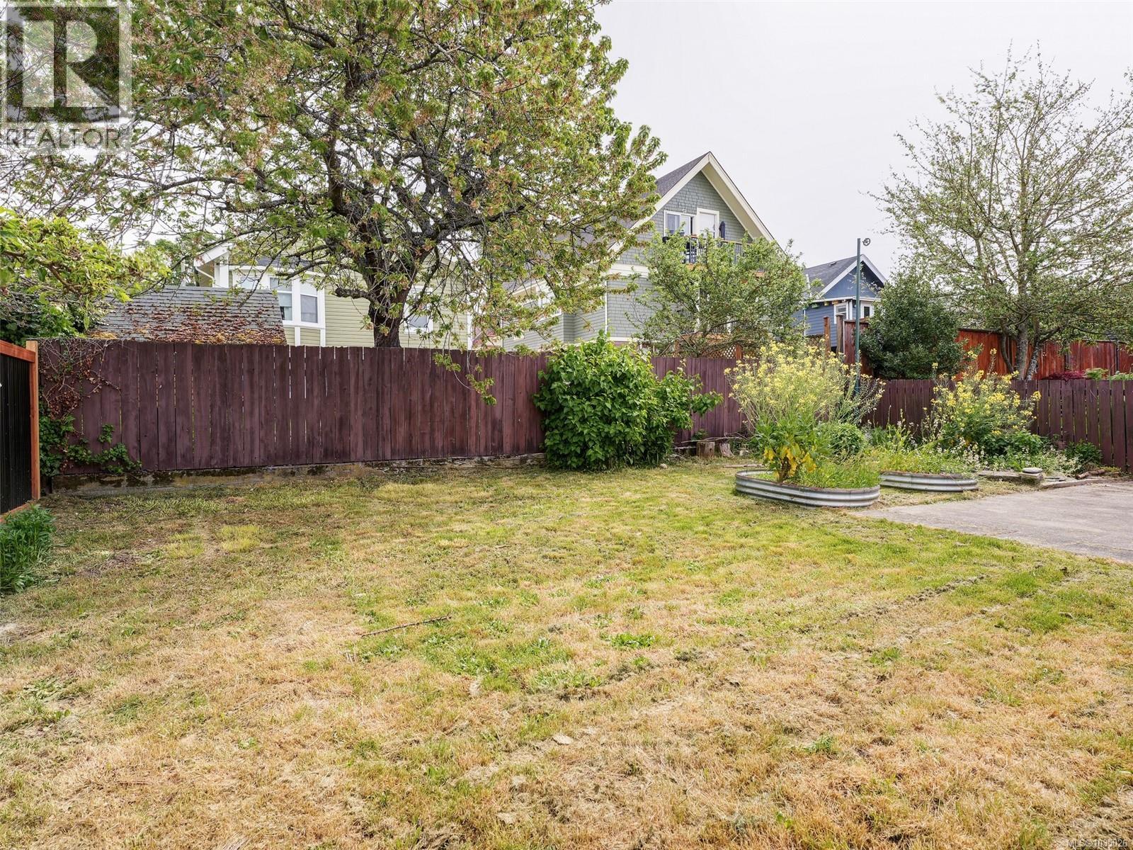 3131 Yew St, Victoria, British Columbia  V8X 1M7 - Photo 25 - 1035026