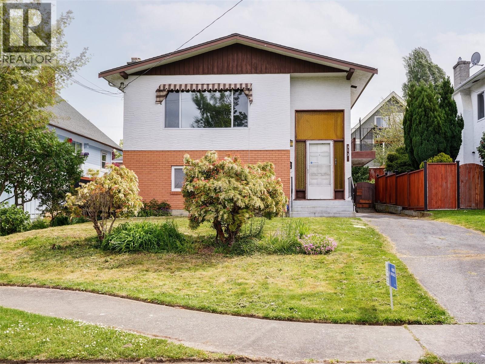 3131 Yew St, Victoria, British Columbia  V8X 1M7 - Photo 26 - 1035026