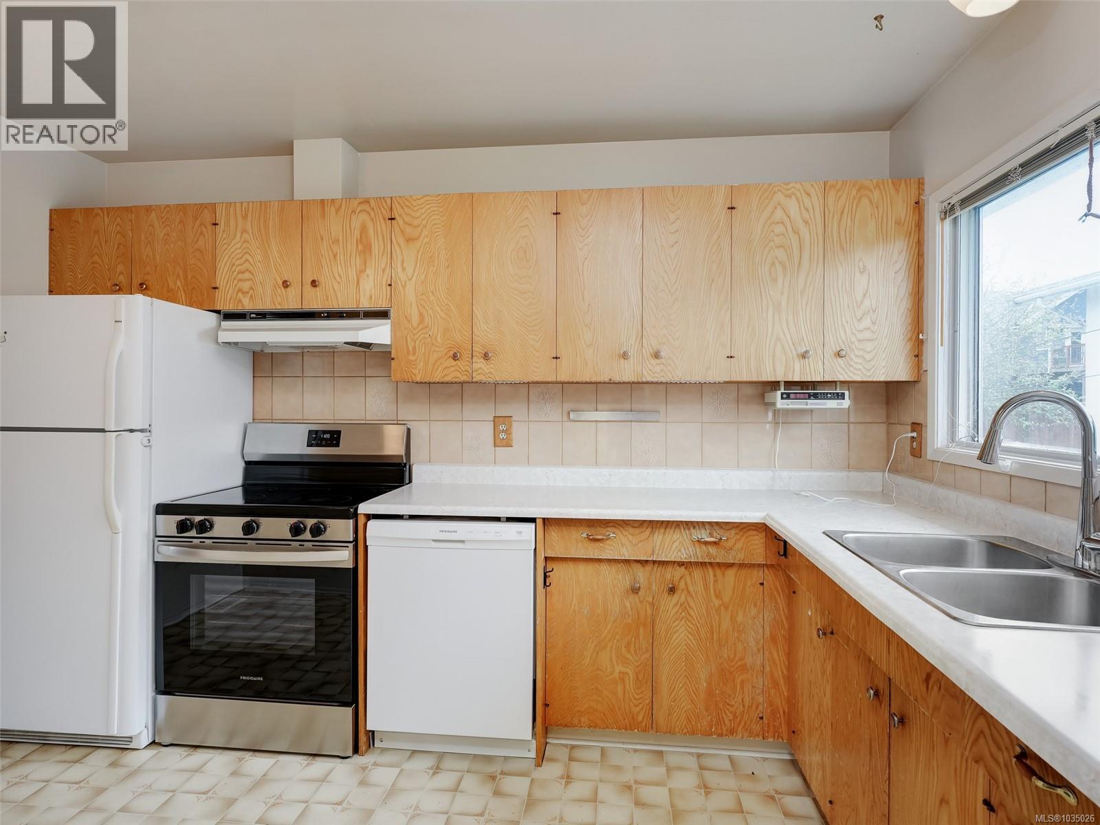 3131 Yew St, Victoria, British Columbia  V8X 1M7 - Photo 9 - 1035026