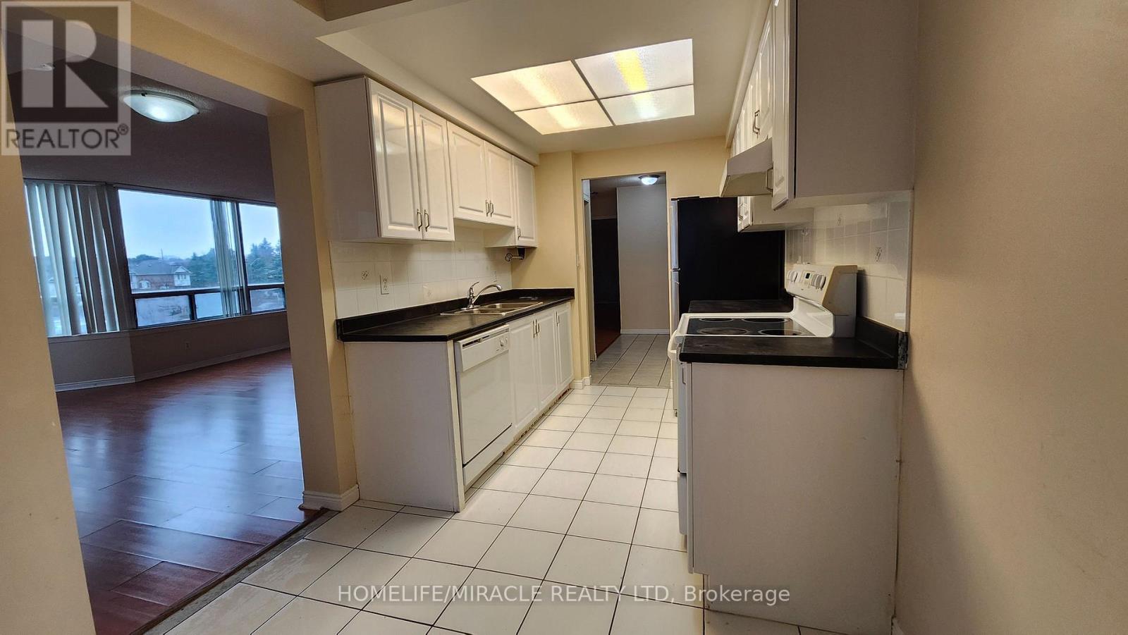 204 - 135 Hillcrest Avenue, Mississauga, Ontario  L5B 4B1 - Photo 10 - W13099014