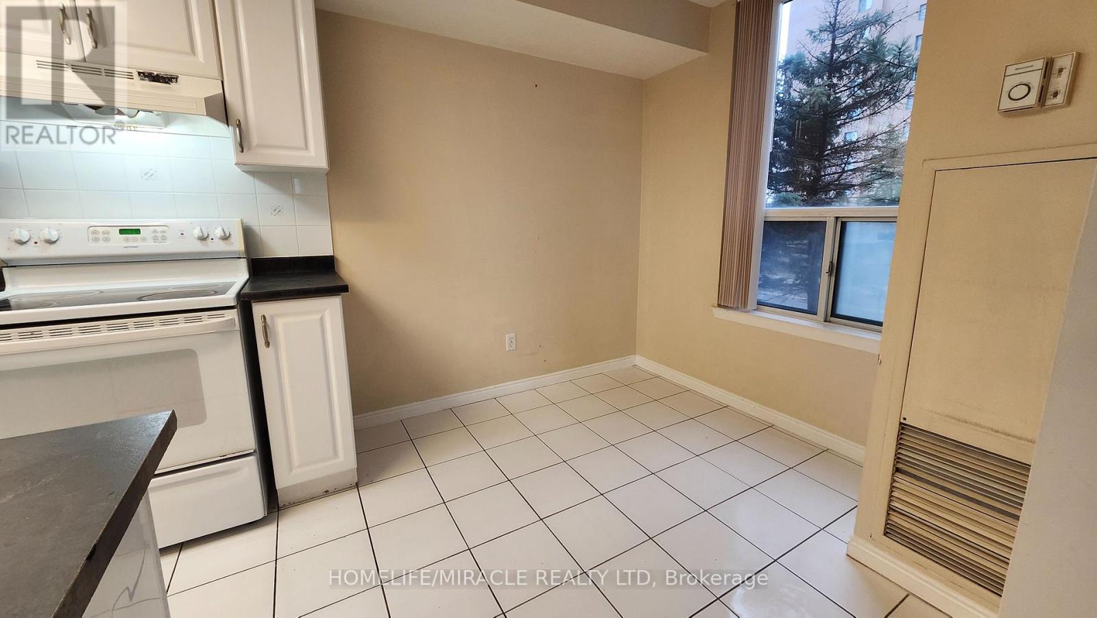 204 - 135 Hillcrest Avenue, Mississauga, Ontario  L5B 4B1 - Photo 11 - W13099014