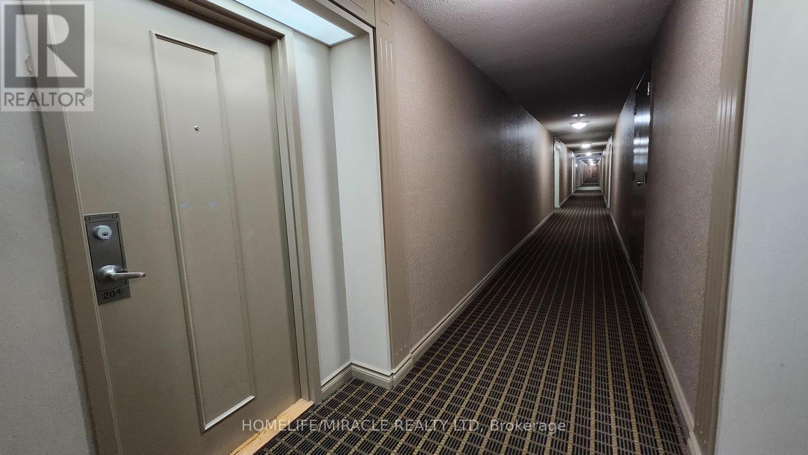 204 - 135 Hillcrest Avenue, Mississauga, Ontario  L5B 4B1 - Photo 5 - W13099014