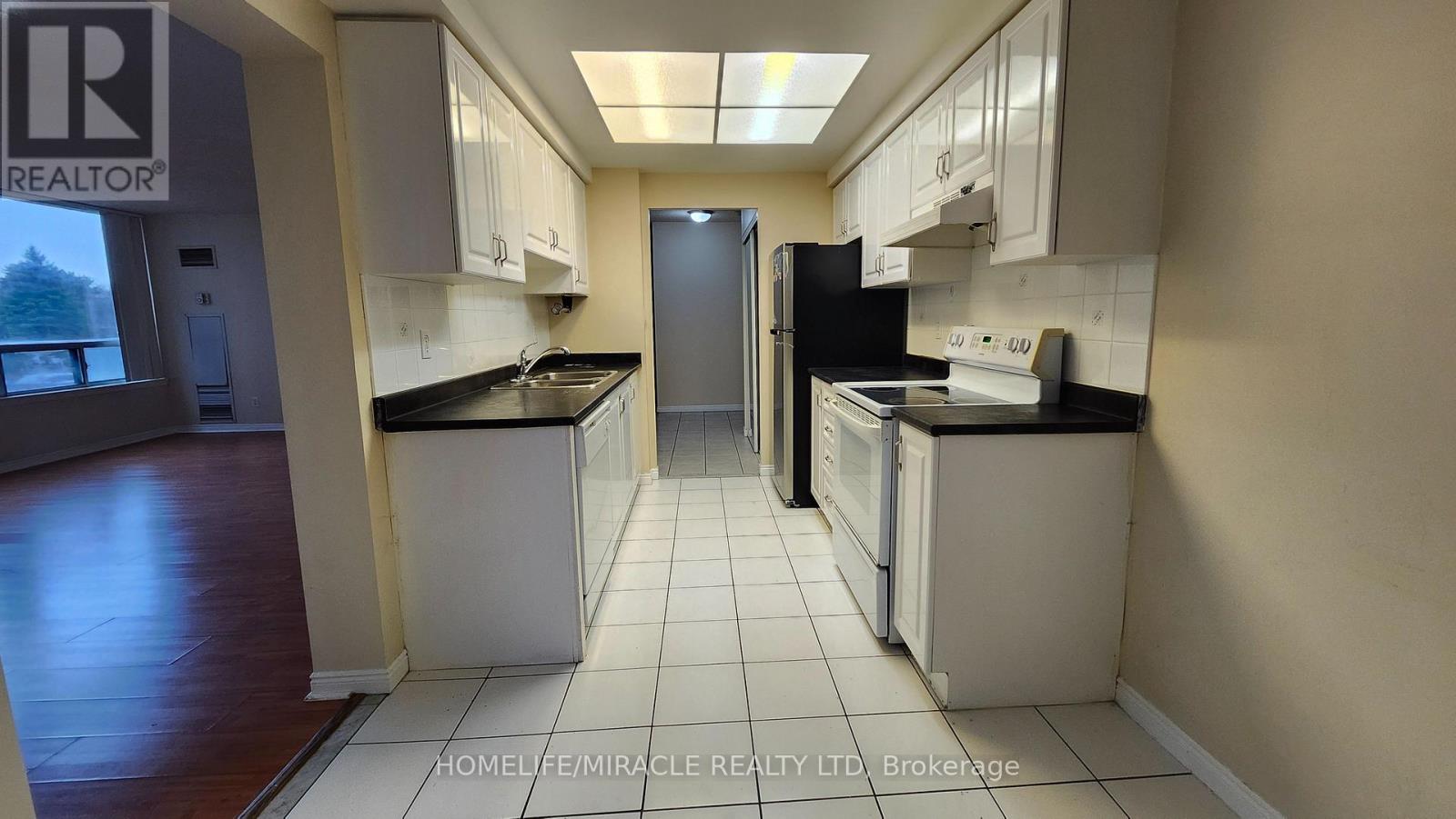 204 - 135 Hillcrest Avenue, Mississauga, Ontario  L5B 4B1 - Photo 9 - W13099014