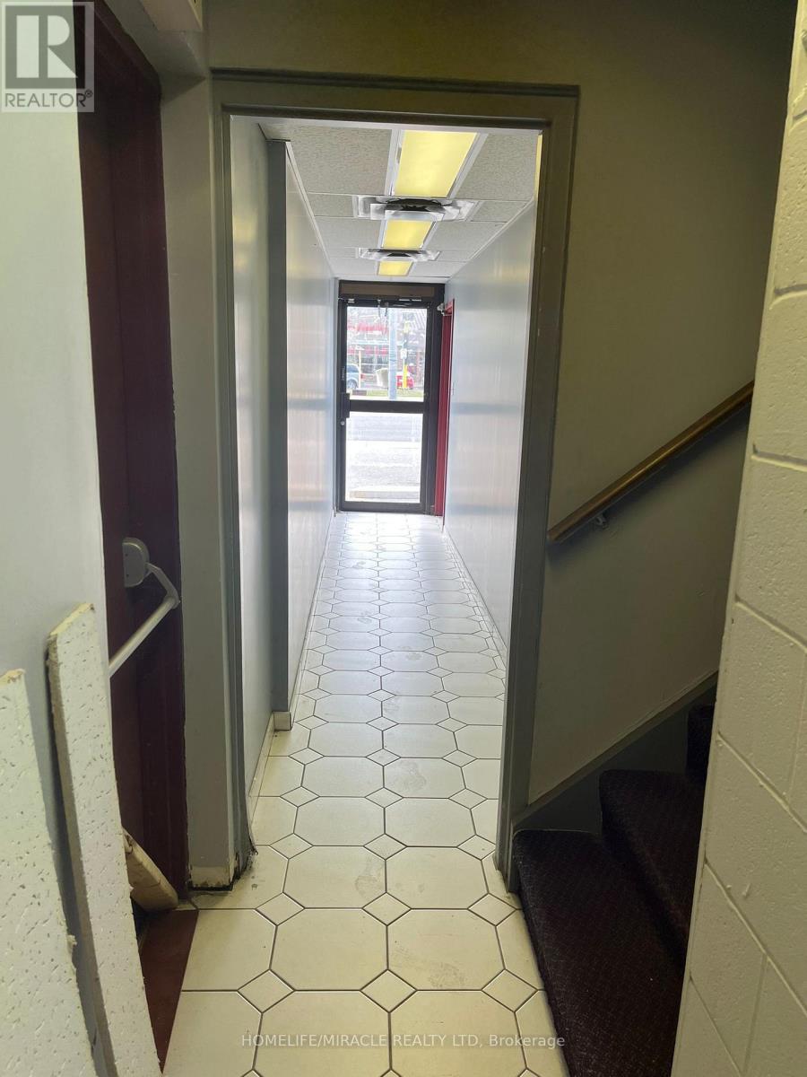 3 - 86 Kennedy Road S, Brampton, Ontario  L6W 3E7 - Photo 3 - W13099024