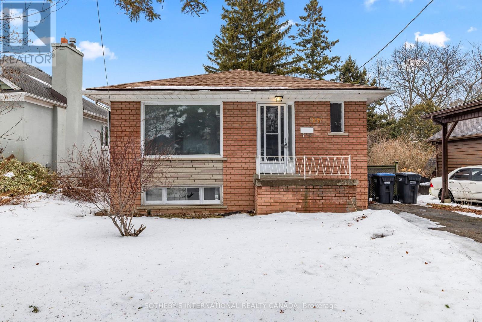 Upper - 957 Beechwood Avenue, Mississauga, Ontario  L5G 4E3 - Photo 2 - W13099088