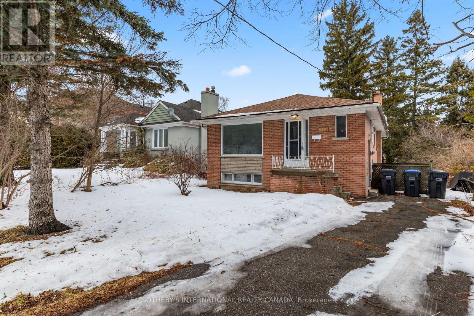 Upper - 957 Beechwood Avenue, Mississauga, Ontario  L5G 4E3 - Photo 3 - W13099088