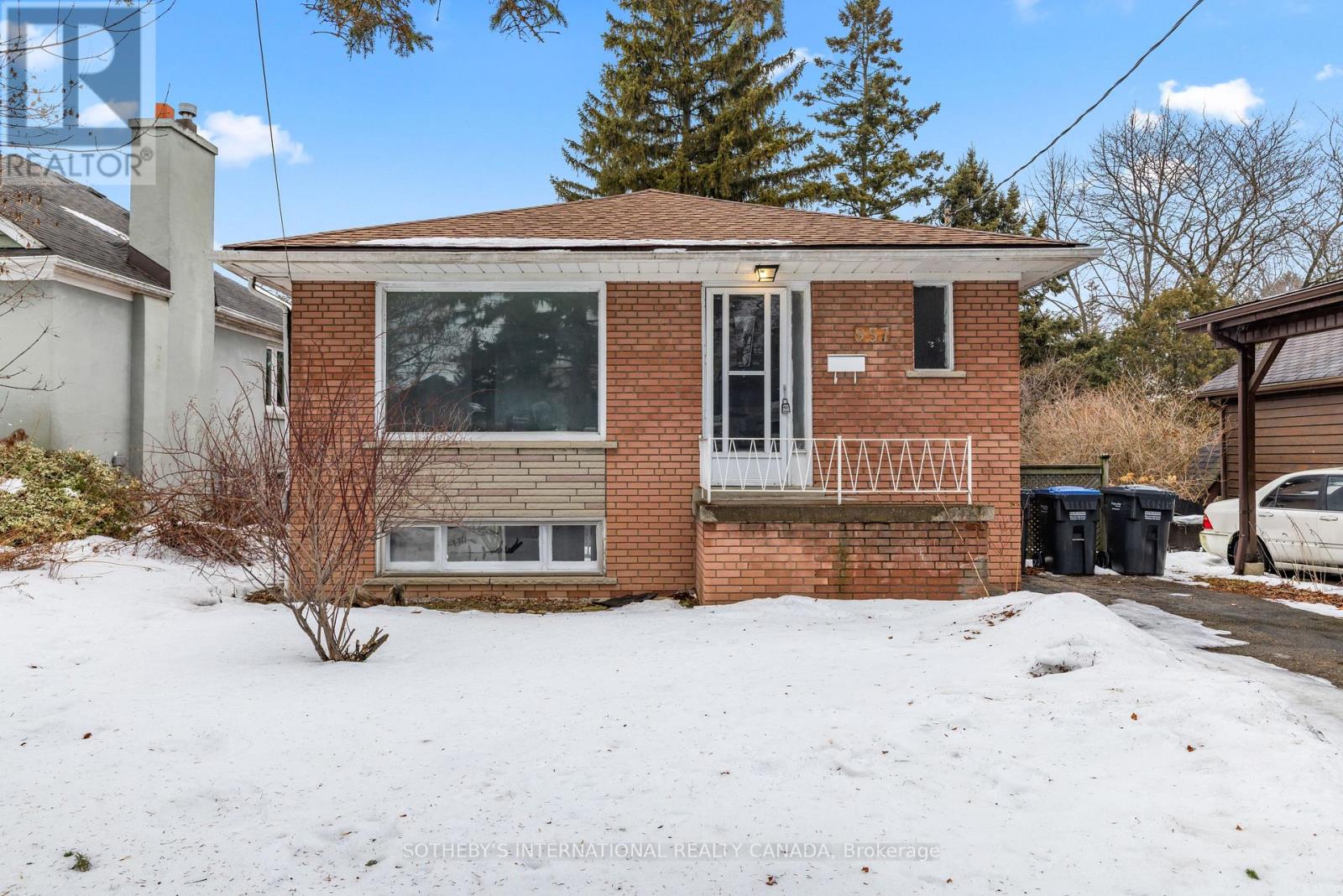 Upper - 957 Beechwood Avenue, Mississauga, Ontario  L5G 4E3 - Photo 4 - W13099088