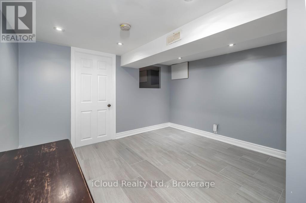 (Lower) - 225 Wallace Avenue, Toronto, Ontario  M6H 1V5 - Photo 11 - W13099118