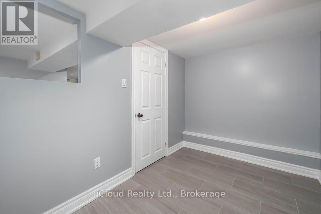 (Lower) - 225 Wallace Avenue, Toronto, Ontario  M6H 1V5 - Photo 13 - W13099118