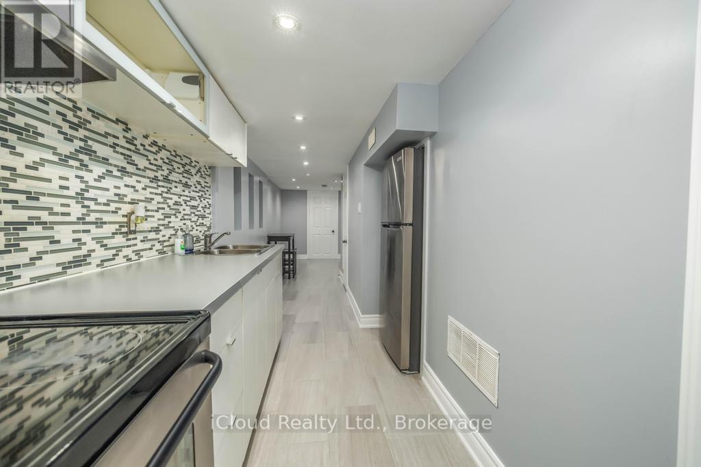 (Lower) - 225 Wallace Avenue, Toronto, Ontario  M6H 1V5 - Photo 3 - W13099118