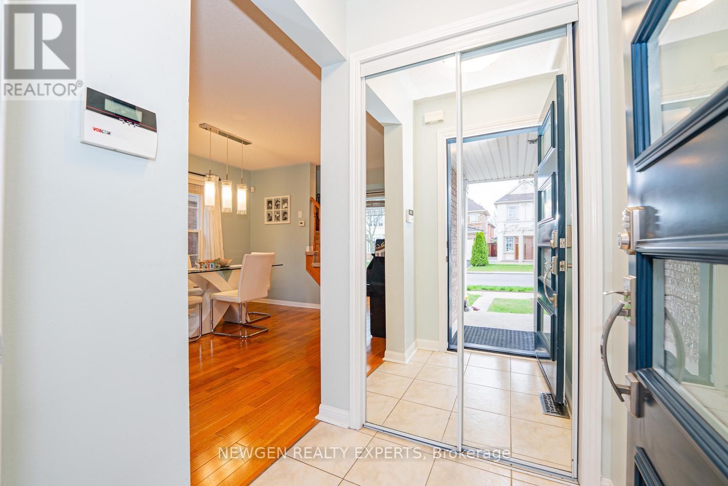 14 Mendoza Drive, Brampton, Ontario  L7A 3M3 - Photo 3 - W13099156
