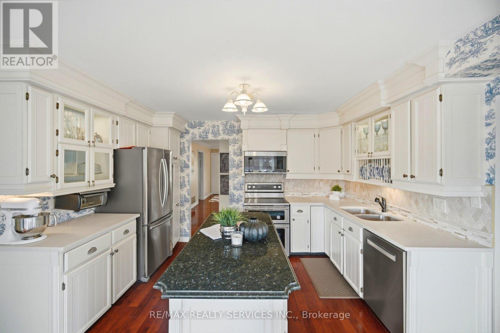 2 Whitmore Court, Brampton, Ontario  L6Z 2A5 - Photo 13 - W13099174