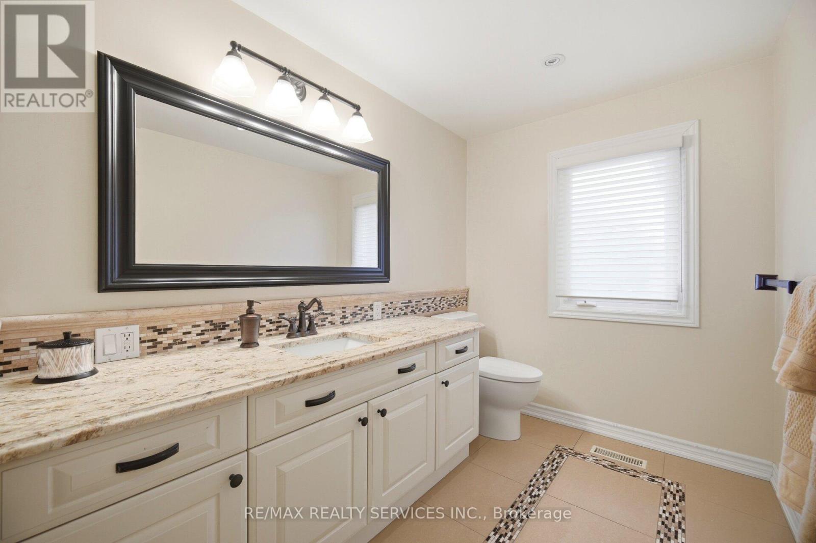 2 Whitmore Court, Brampton, Ontario  L6Z 2A5 - Photo 35 - W13099174