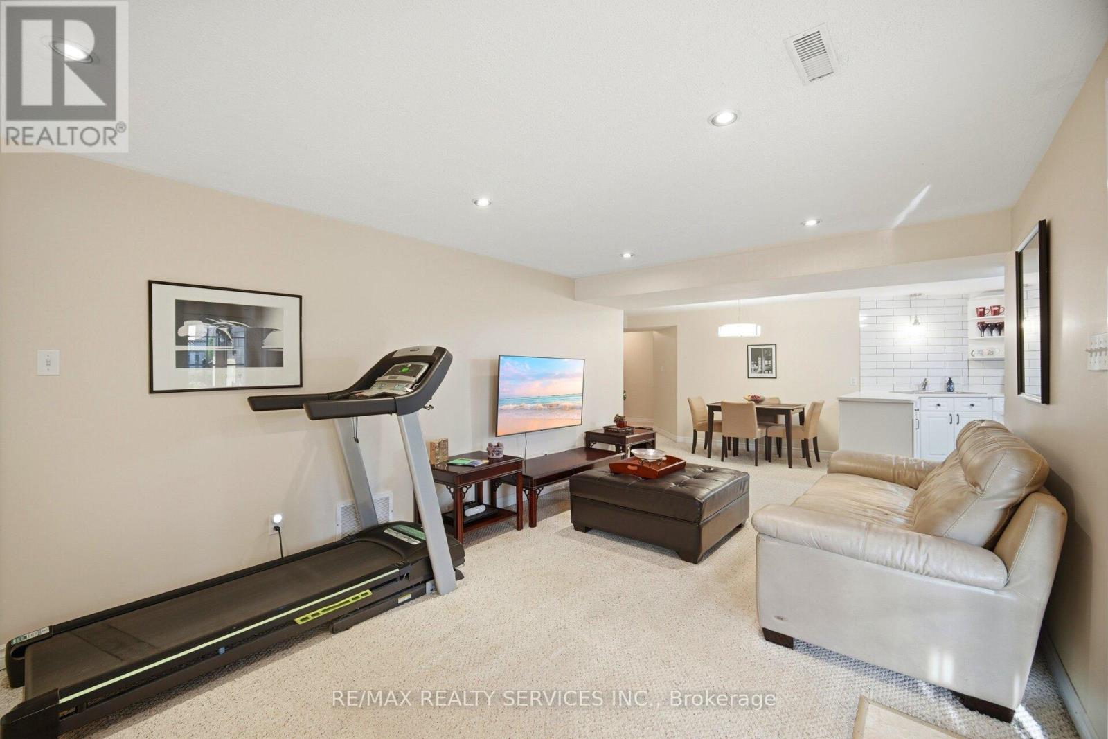 2 Whitmore Court, Brampton, Ontario  L6Z 2A5 - Photo 40 - W13099174